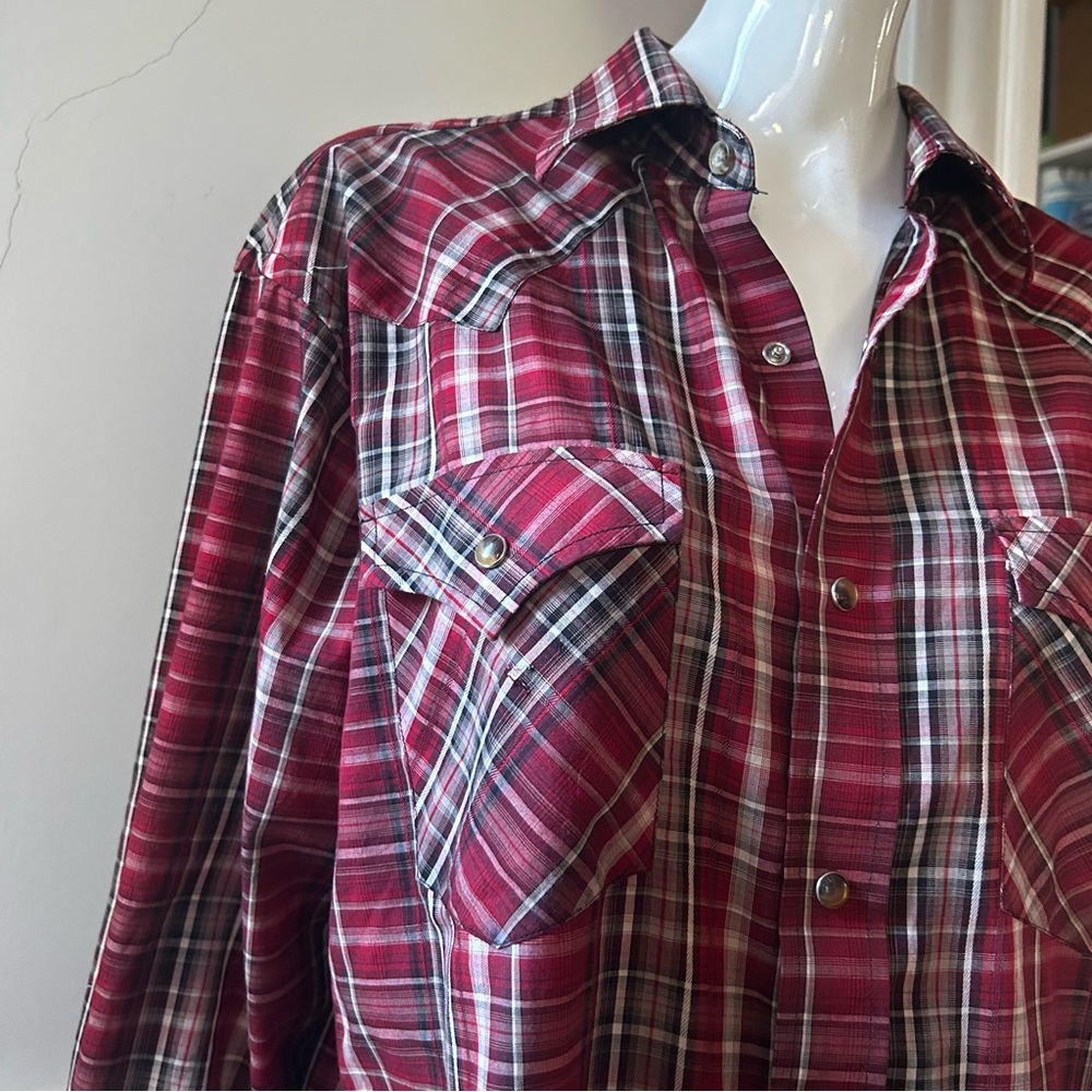 Gorgeous 2 front pockets Pendleton Red and Black Plaid Casual Shirt in Size M